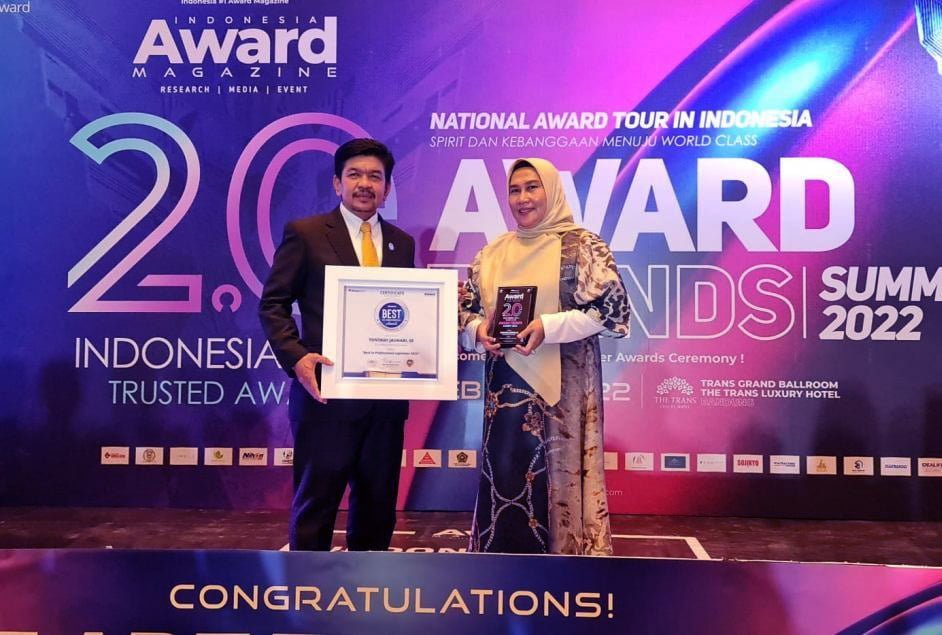 Ketua DPRD Kabupaten Sarolangun Tantowi Jauhari, SE meraih penghargaan dari Indonesia Award Magazine