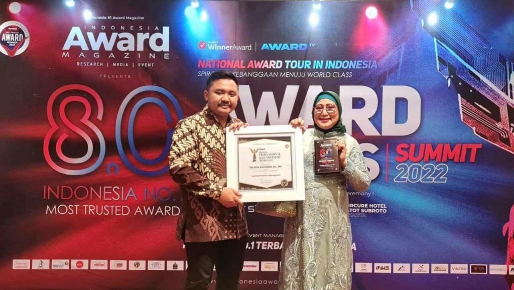 Advokat Erlinda Rachman S.H., MH. baru saja meraih penghargaan dari Indonesia Award Megazine sebagai sosok panutan senior paling inspiratif oleh Indonesia Award Magazine