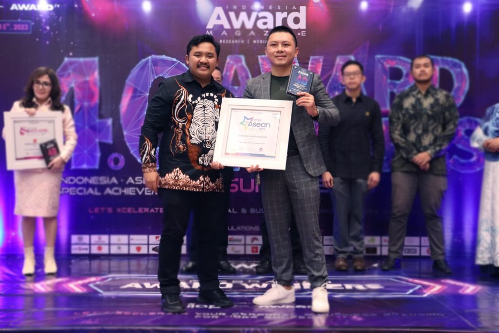 Bapak Samuel Fo, seorang direktur dari SamSpace Meta Sdn Bhd, berhasil meraih penghargaan bergengsi di tingkat internasional sebagai #1 Asean Award Winner 2023 dalam kategori #1 Asean Business Award Winner 2023.